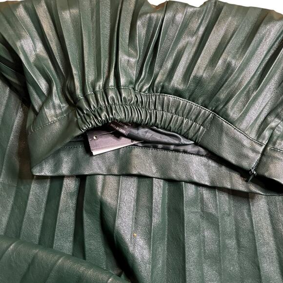 Gracia Faux Leather Pleated Midi Skirt Size Small Hunter Green NWT - Picture 4 of 6